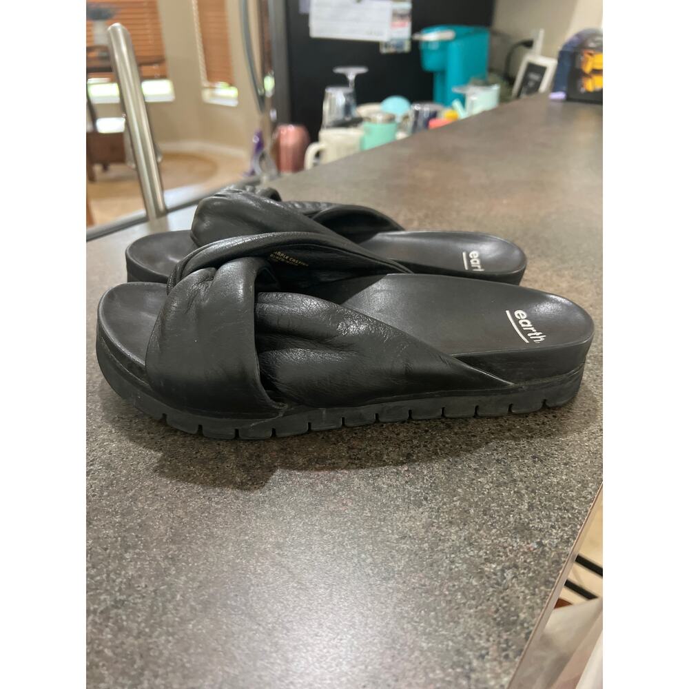 Earth Black Leather Knotted Slide Sandals